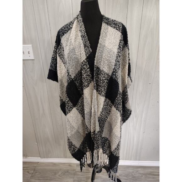Woolrich Plaid Black Grey Cream Poncho Wrap Fringe Cozy Soft One Size - Picture 1 of 6